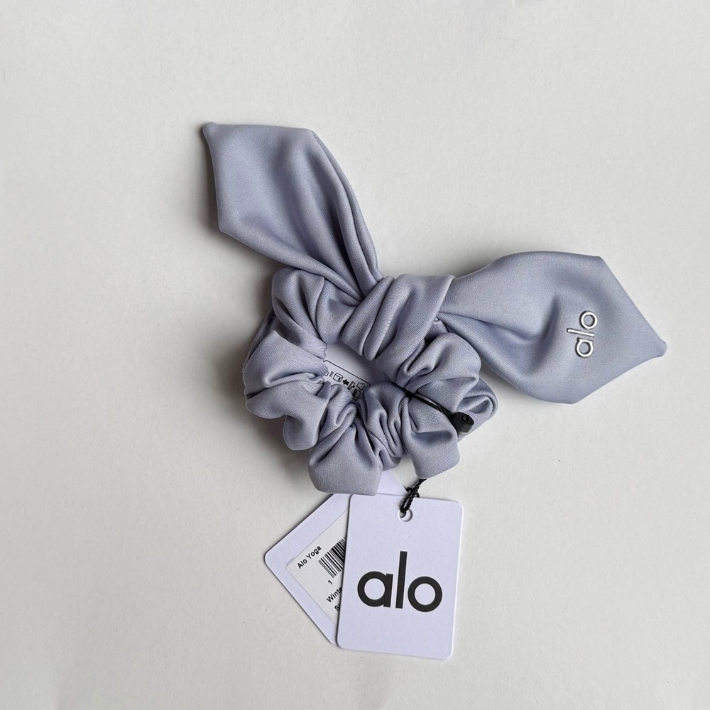 ALO Airlift Rhythm Scrunchie / Winter Frost / NWT